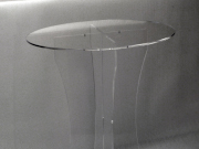 tavolino in plexiglass trasparente